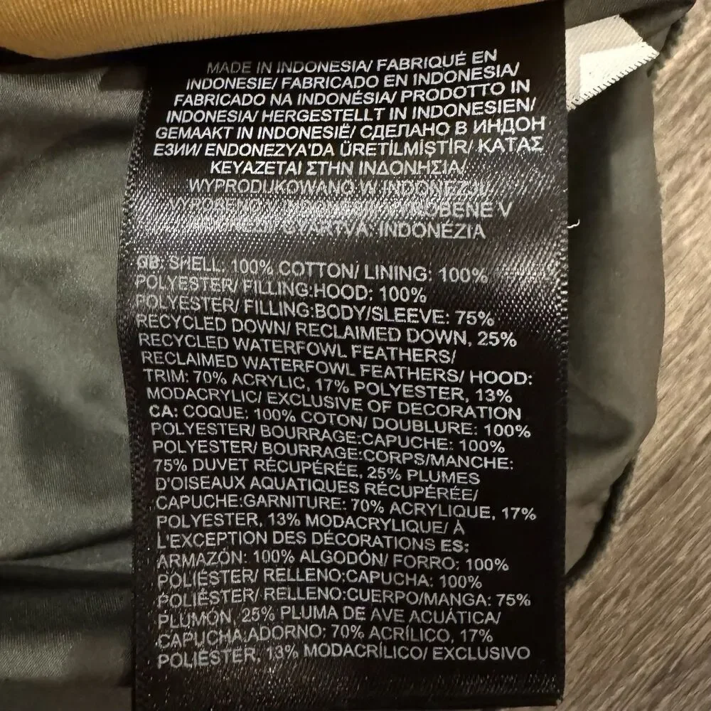 The North Face Kids Puffer Jacket in Green with Fur Hood - Picture 12 of 15